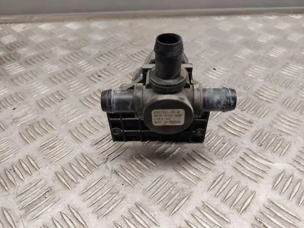 Motor da bomba de água Tesla OEM 600738400B - Usado image 3