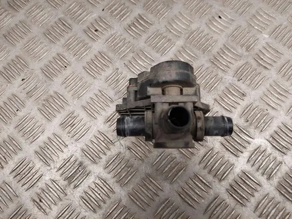 Motor da bomba de água Tesla OEM 600738400B - Usado image 5
