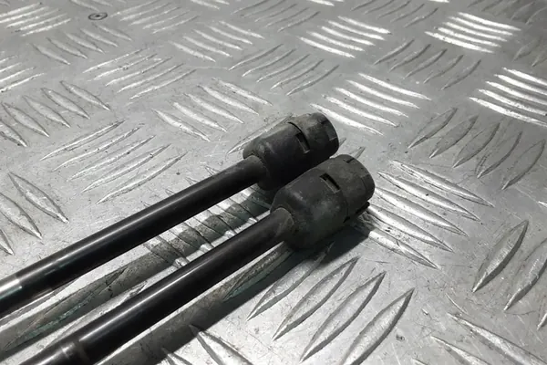 Atuador do porta-malas direito VOLVO V40 ESTATE 1.6L diesel OEM 31395607 image 2