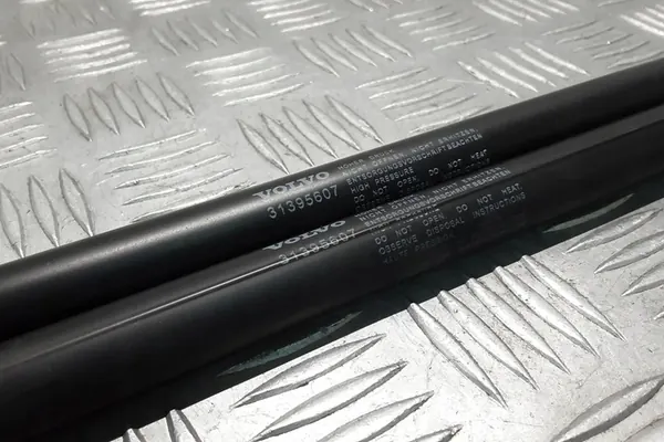 Atuador do porta-malas direito VOLVO V40 ESTATE 1.6L diesel OEM 31395607 image 3