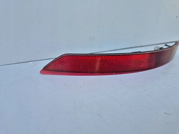 Audi A4 B9 15-19 Takana Vasen Heijastin 8W0945105D image 2