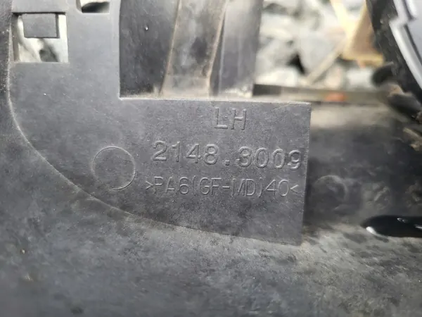 Tesla Model S linke Spiegelhalterung OEM 1042523-00-A image 3