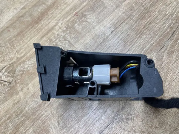 Tomada AUX Land Rover Range Rover Sport OEM CPLA19N236AA image 3