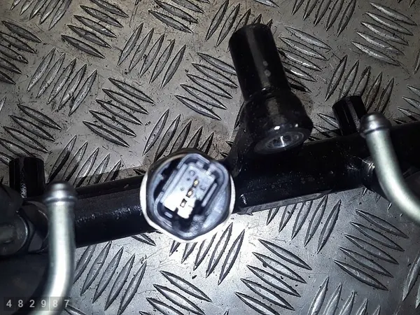 Brandstofrail Citroen C5 2008 2000 968190968001 image 4