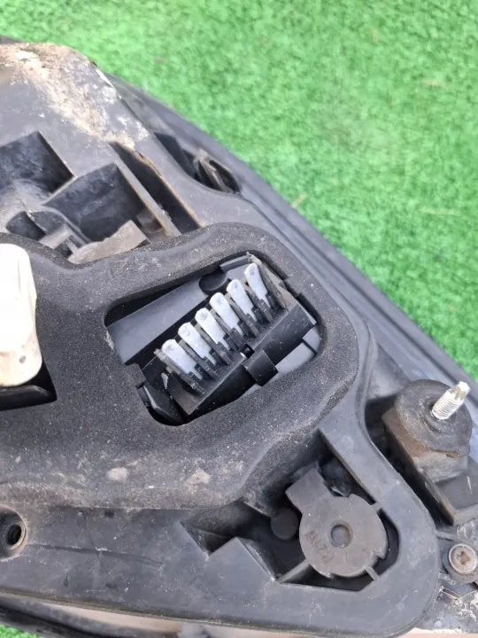 OEM 827626255 Linkes Rücklicht-Einsatz Renault Twingo 2 image 3