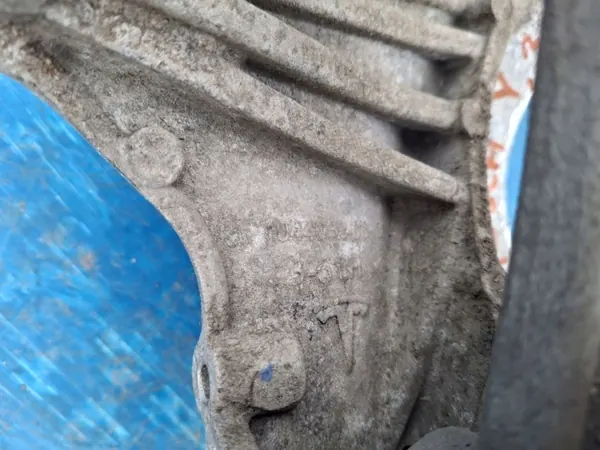 Soporte Amortiguador Delantero Izquierdo Tesla Model 3 OEM 1044032-00-C image 5