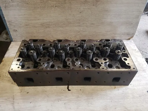 MAN TGL 4.5L Engine Head OEM D0834, 4 Cylinder image 3