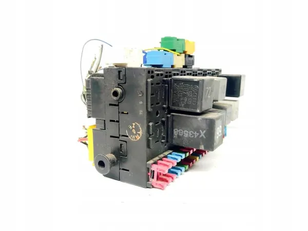 Module Boîte à Fusibles VW OEM 357937039 - État Utilisé image 3