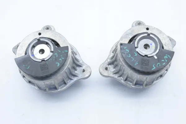 MERCEDES C W205 Moottorituki Vasen Oikea Etu A2052407600 image 3