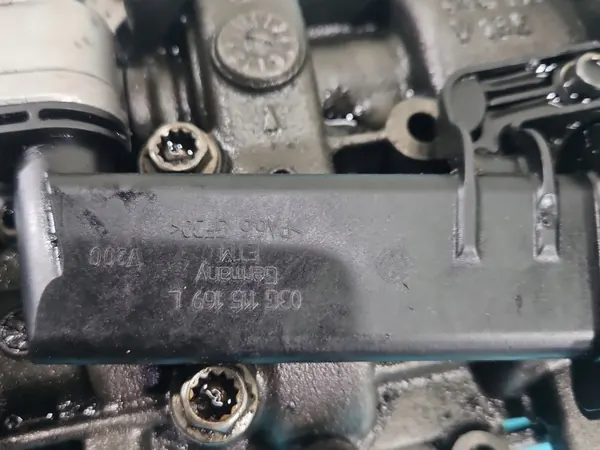 Bomba de aceite OEM 03L103535 para VW Passat B7 2.0 TDI image 4