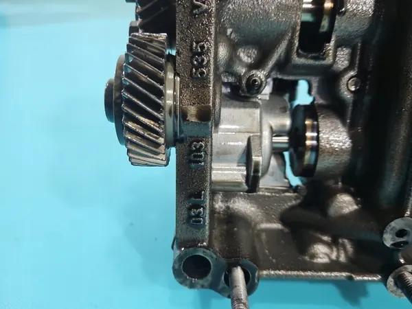 Bomba de aceite OEM 03L103535 para VW Passat B7 2.0 TDI image 9