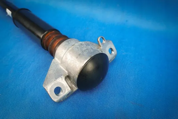Bakstötdämpare OEM 8T0513035T för Audi A5 image 3