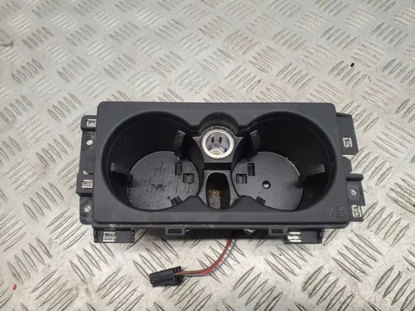 Audi Q8 Getränkehalter OEM 4M8862533E Frontkonsole image 5