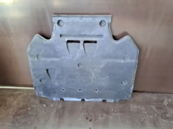 Motorplåt AUDI A6 C7 4G0863822E image 2