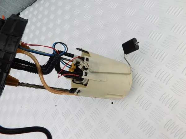 Polttoainepumppu OEM 013943512 Mercedes Sprinter 906:lle image 3