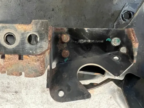 Mercedes Actros Kabinenkipphalterung OEM A9613102258 image 10