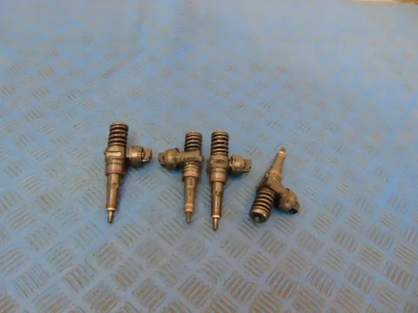 Conjunto de injetores diesel VW Golf IV 1.9D OEM 0414720213 image 2