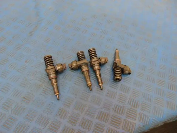 Conjunto de injetores diesel VW Golf IV 1.9D OEM 0414720213 image 3