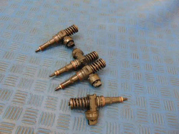 Conjunto de injetores diesel VW Golf IV 1.9D OEM 0414720213 image 4