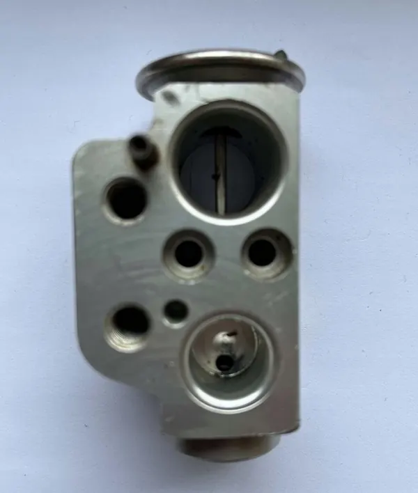 VW Amarok Touareg Audi Q7 AC Laajennusventtiili 7L0820679D image 3