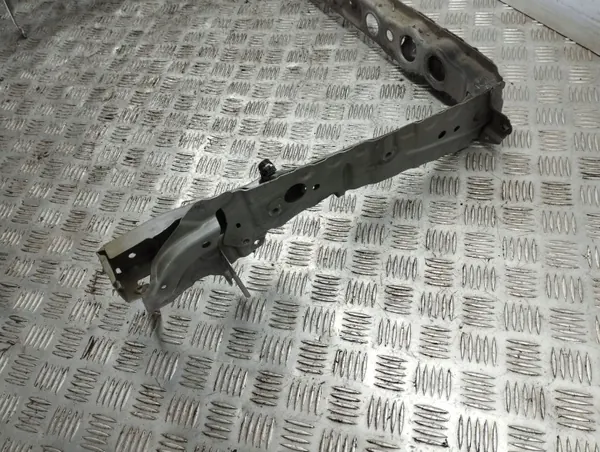 Toyota Avensis T270 2015 Etuakseli OEM AMD93181 image 3