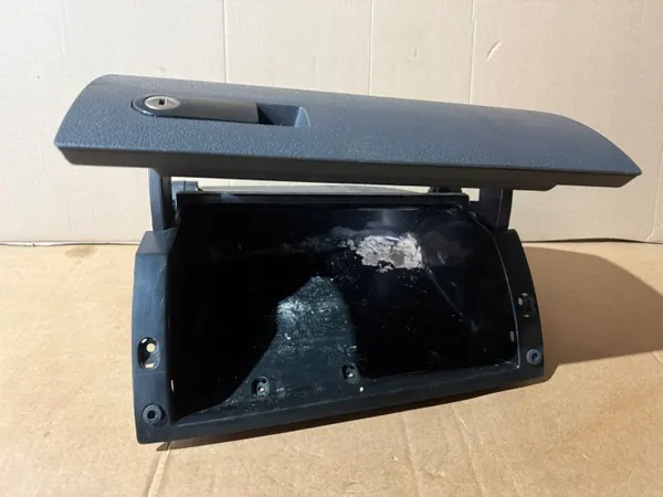 VW T5 Transporter passagiersdashboardcompartiment OEM image 3