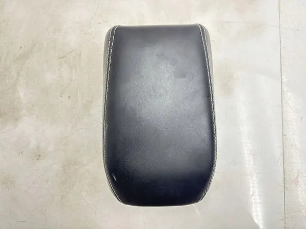 Nissan Qashqai J12 konsolarmstöd OEM 969206UM0A image 3