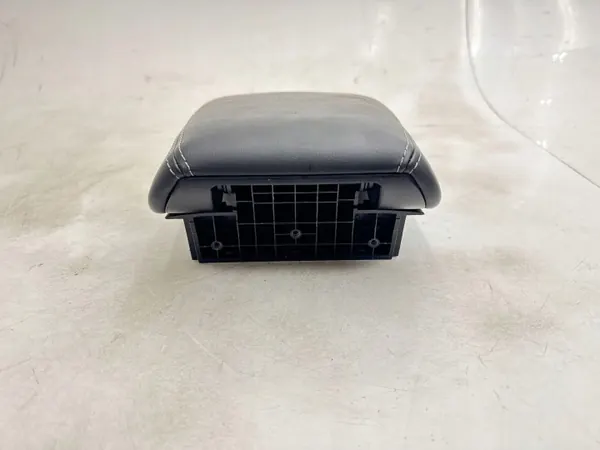 Nissan Qashqai J12 konsolarmstöd OEM 969206UM0A image 4