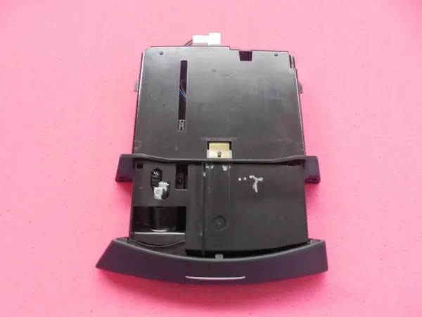 Aschenbecher Mercedes-Benz OE A2226800210 - Gebraucht image 4