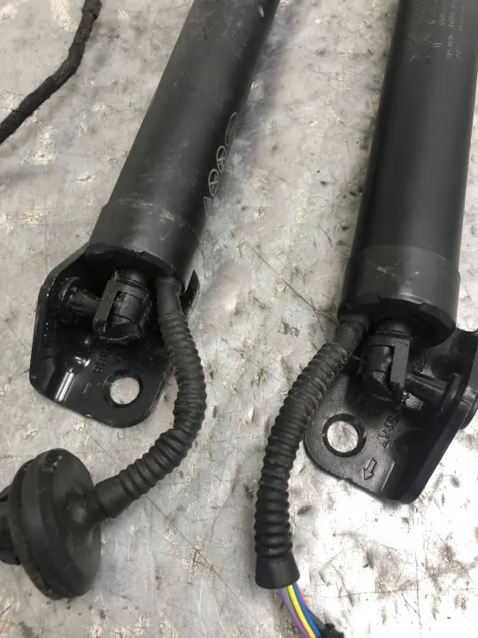 Ford Kuga MK3 bakluckeaktuator OEM LV4B-S402A55 image 3