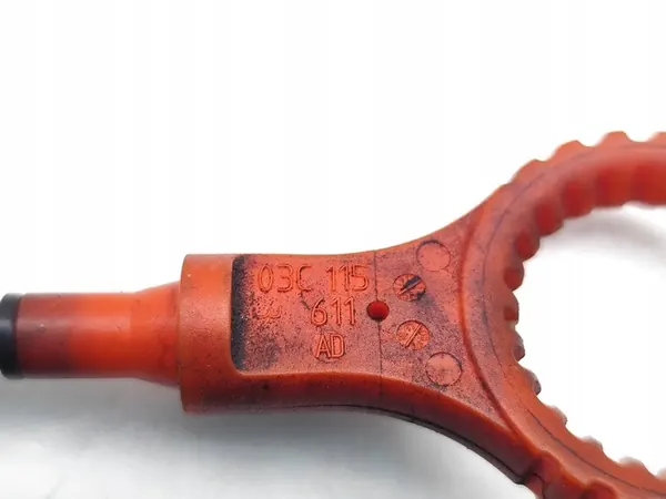 VW Golf Öljytason mittatikku 1.4 TSI 2010 03C115611AD image 7