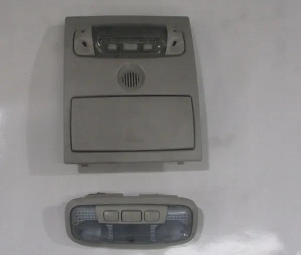 Lampe d'habitacle Ford Kuga MK1 OEM 8M5A15K609CB image 2