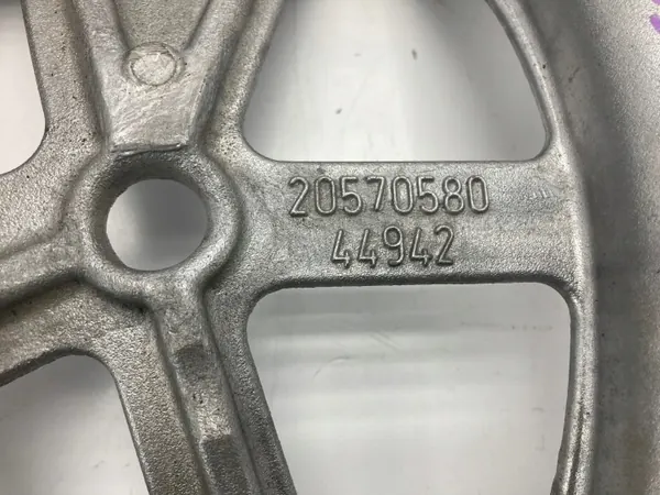 Renault Premium DXI Öljyn Venttiili Pumppu Kiinnityspohja OEM 20570580 image 4