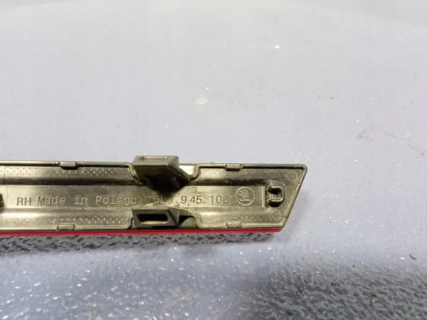 Refletor para-choques traseiro esquerdo Skoda OEM 5LJ945105 image 4