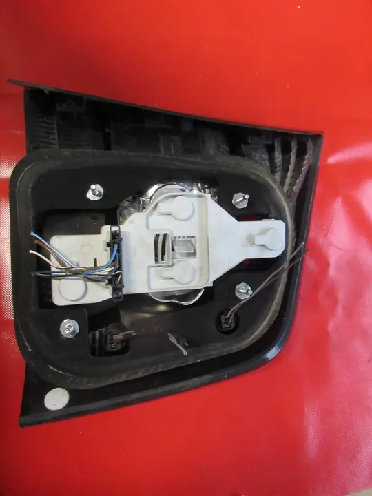 SKODA OCTAVIA VÄNSTER BAKLYKT 27592102 image 3