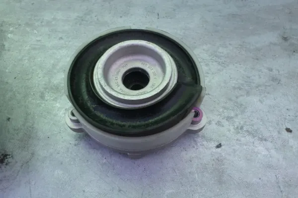 Audi A6 Jousitusliukulaakeri OEM 4K0413333C image 2