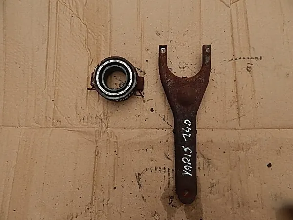 YARIS työntölaakerinpidike - Käytetty Toyota OE -osa image 2