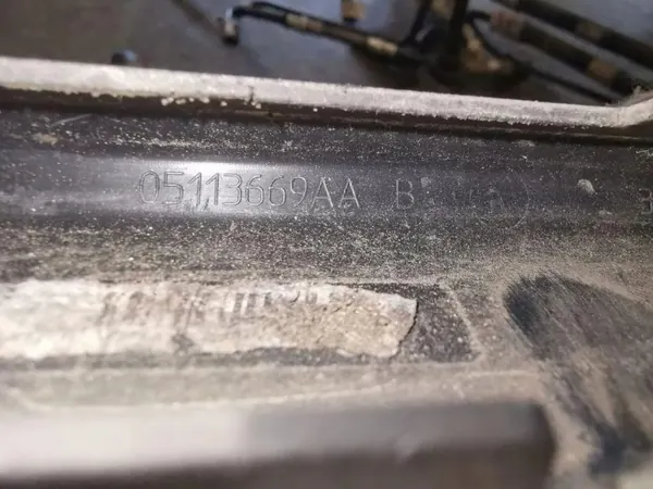 OEM 05113669AA Grillrand Dodge Durango 2015 image 3