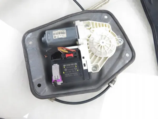 VW Golf V Elevador de Vidro Direito 1K3837462A image 7