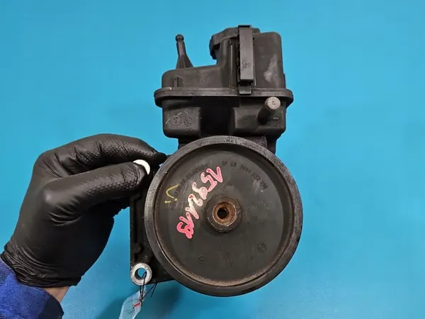 Pompe de direction assistée Mercedes W212 2.2 CDI A0064664701 image 3
