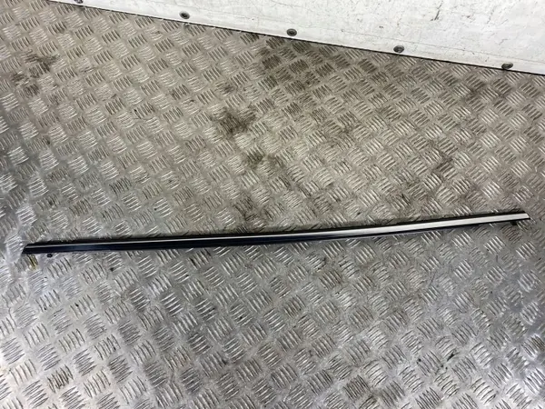 Subaru OE takaikkunan lista OEM FBZ16851 image 2