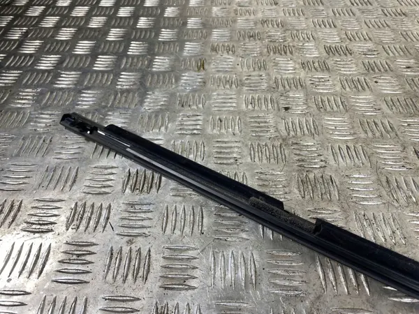 Subaru OE takaikkunan lista OEM FBZ16851 image 4