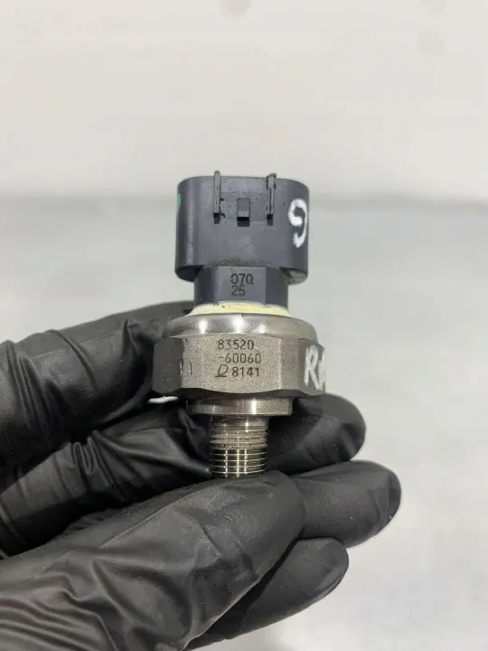 Toyota RAV4 Oliedruksensor OEM 8352060060 image 3