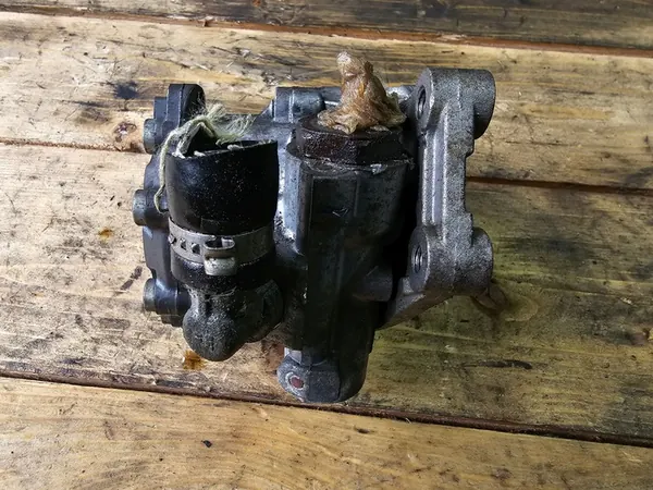 Bomba de direção Audi A8 D3 4.2 FSI 4E0145156F image 3