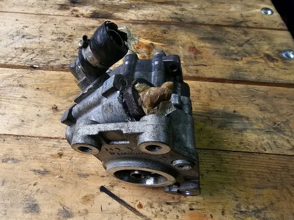 Bomba de direção Audi A8 D3 4.2 FSI 4E0145156F image 5