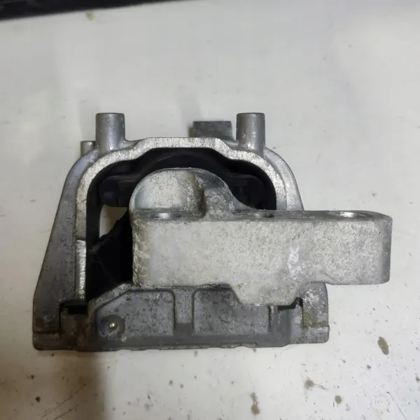 VW Tiguan I 2.0 Moottorin tuki 5N0199262E image 3