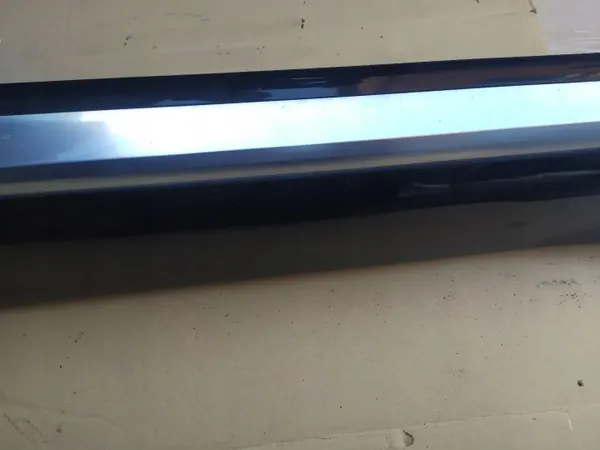 Santa Fe Dörrlist OEM - Höger Fram, Begagnad image 4