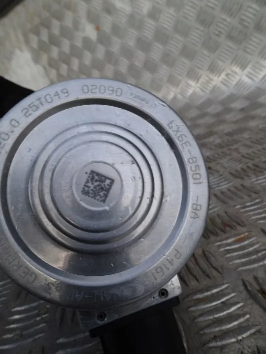 Bomba de agua Ford OEM LX6E8501BA - Estado usado image 3