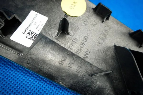 Moldura porta Audi A7 OEM 4K8867419E - Usado image 6