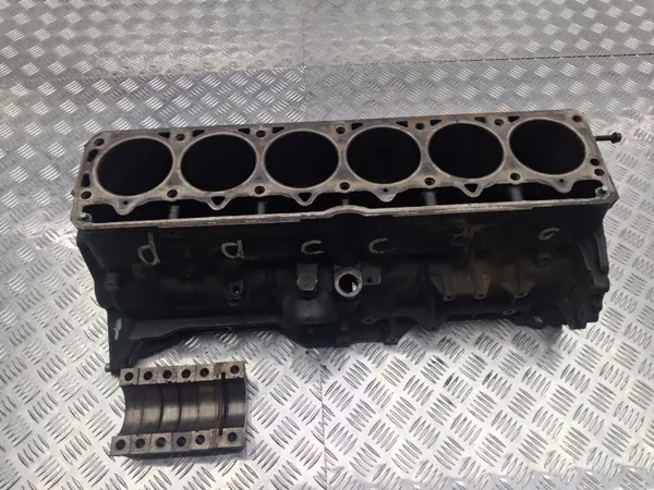 Moottorilohko Alaosa 4.0 OEM Jeep Cherokee ZJ XJ image 2